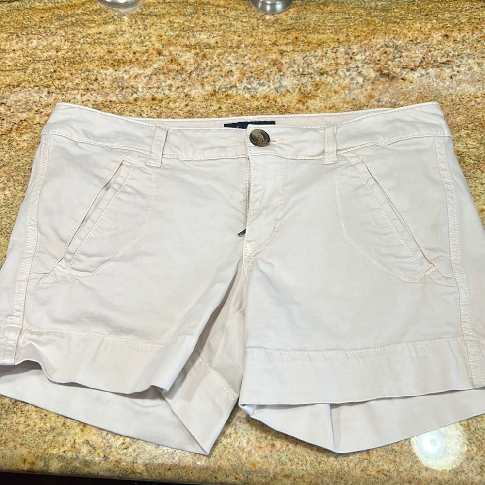 American Eagle outfitters stretch shorts. Light pink/nude color size 6 women’s